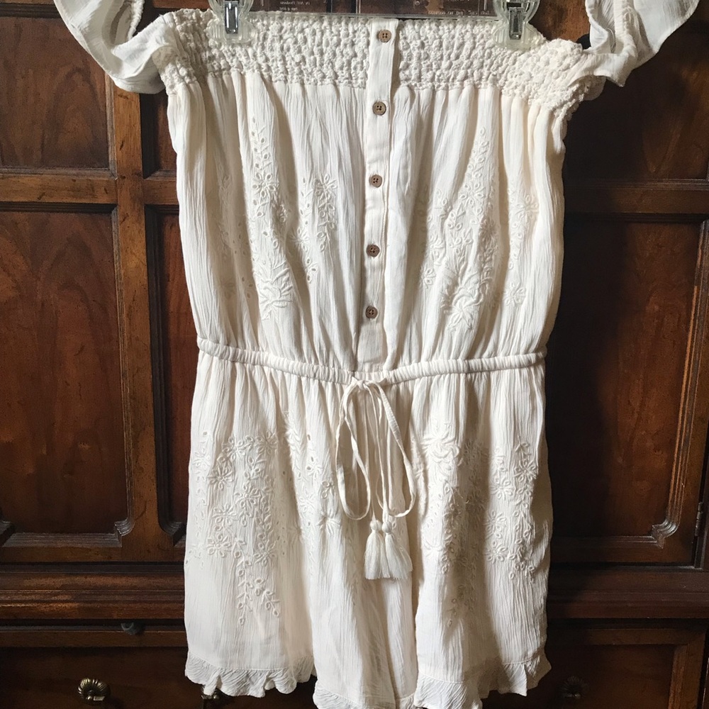Cream Romper💟 - Picture 3 of 8